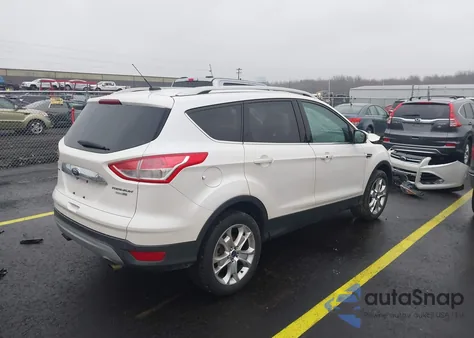 2016 Ford Escape Titanium z USA, uszkodzony, nr VIN 1FMCU9JX3GUC53779